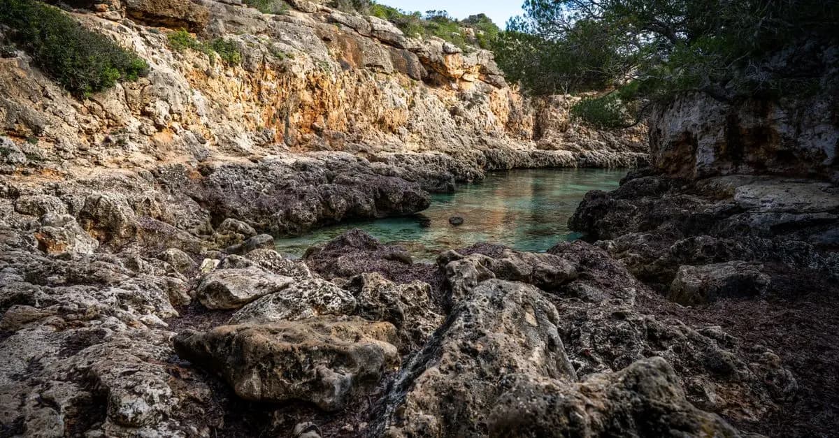 Cómo planificar una escapada perfecta a los rincones ocultos de España