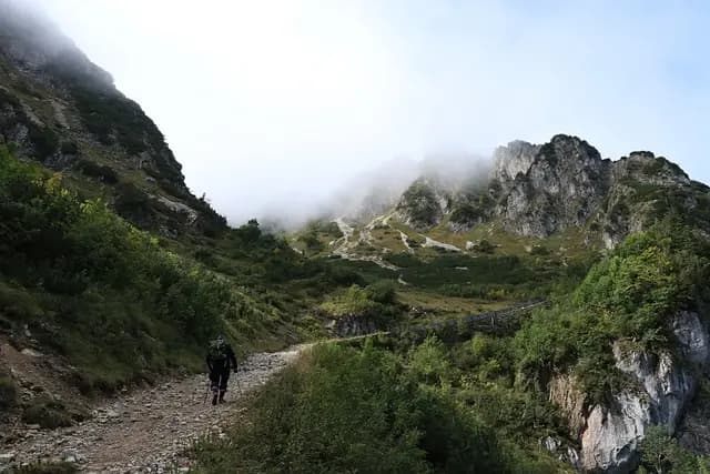 Las mejores rutas de senderismo en rincones ocultos de España
