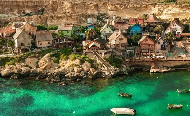 Cómo descubrir rincones escondidos en España